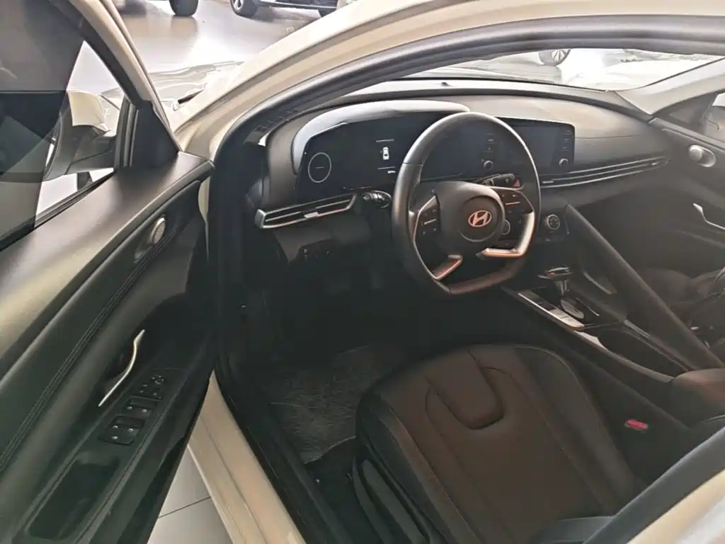 Hyundai Elantra — миниатюра 16