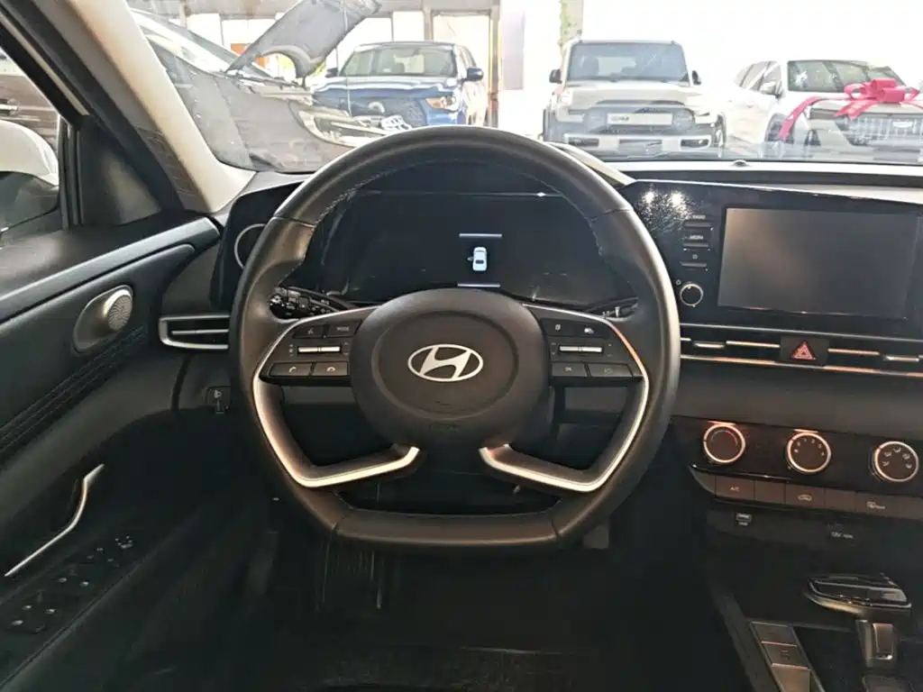Hyundai Elantra — миниатюра 11