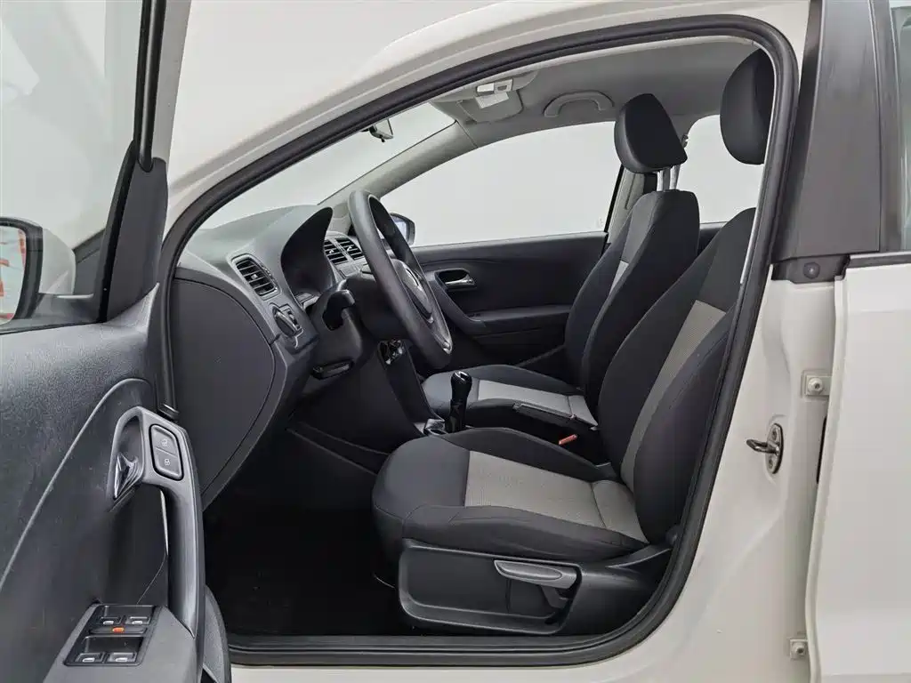 Volkswagen Polo 2014 1.4L MT
