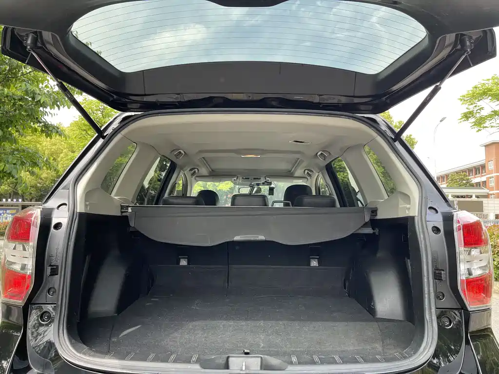 Subaru Forester 2013 2.5i AT Luxury