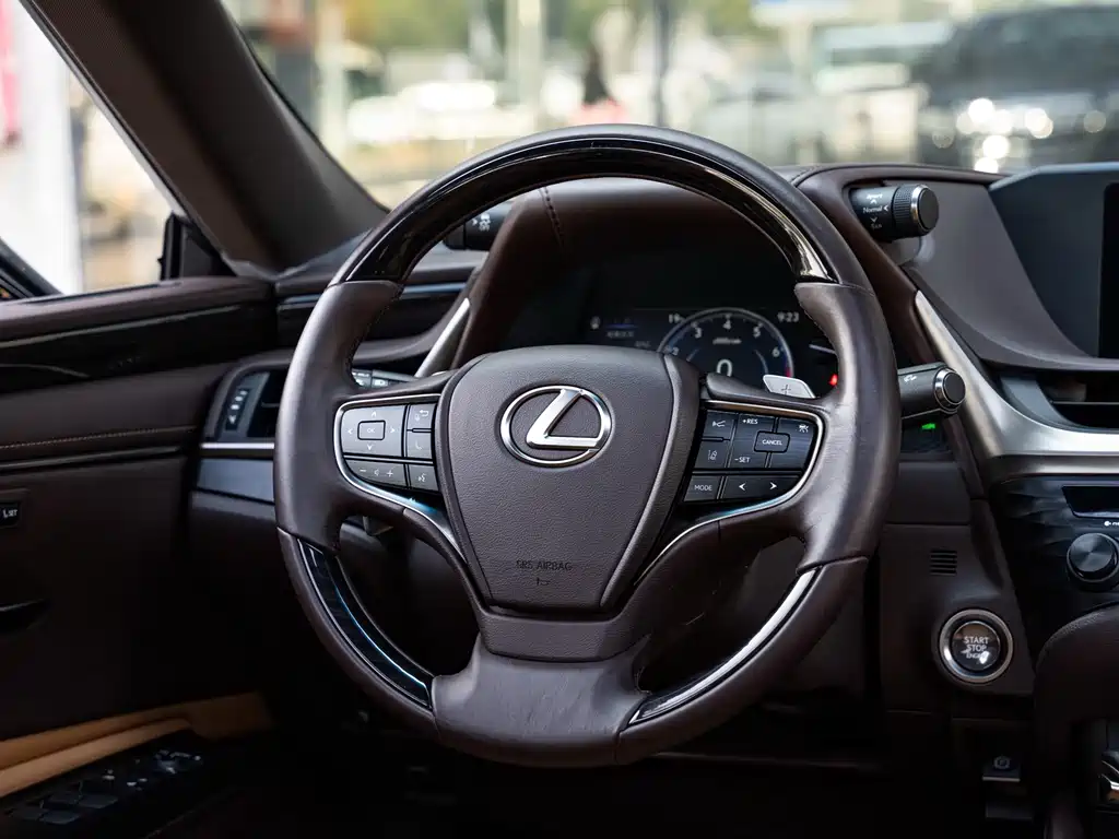 Lexus ES — миниатюра 14