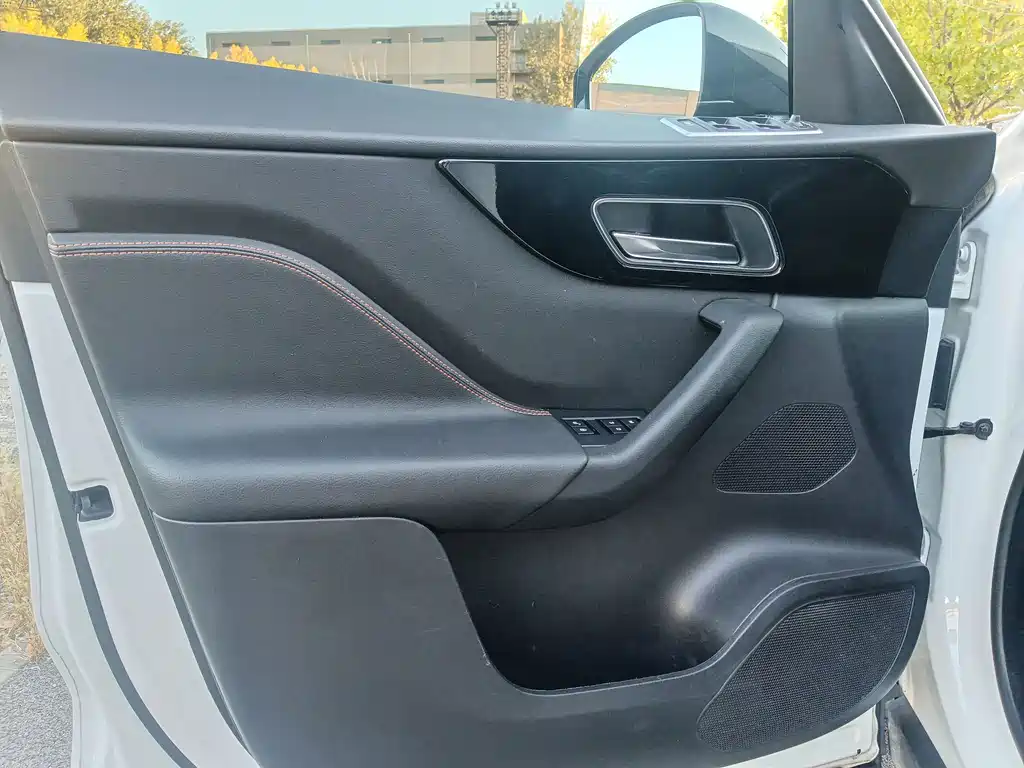 Jaguar F-PACE — миниатюра 15