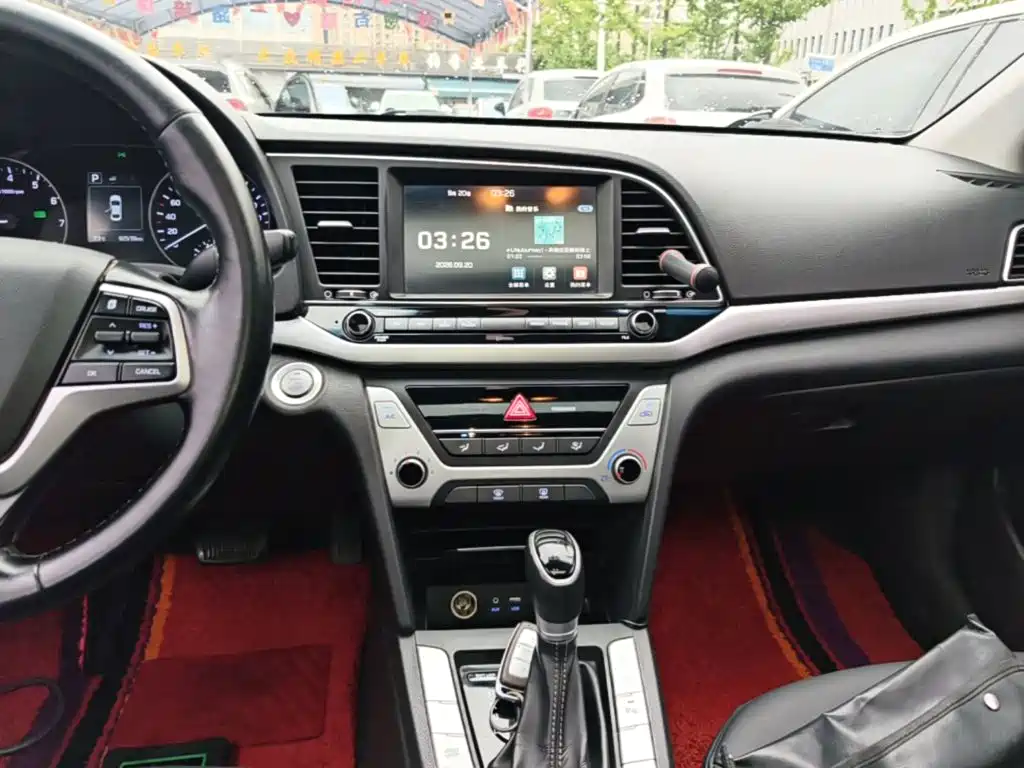 Hyundai Elantra — миниатюра 13
