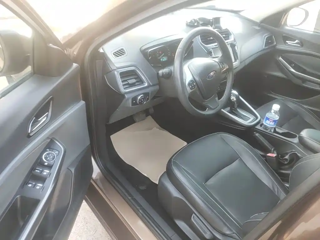 Ford Escort — миниатюра 16