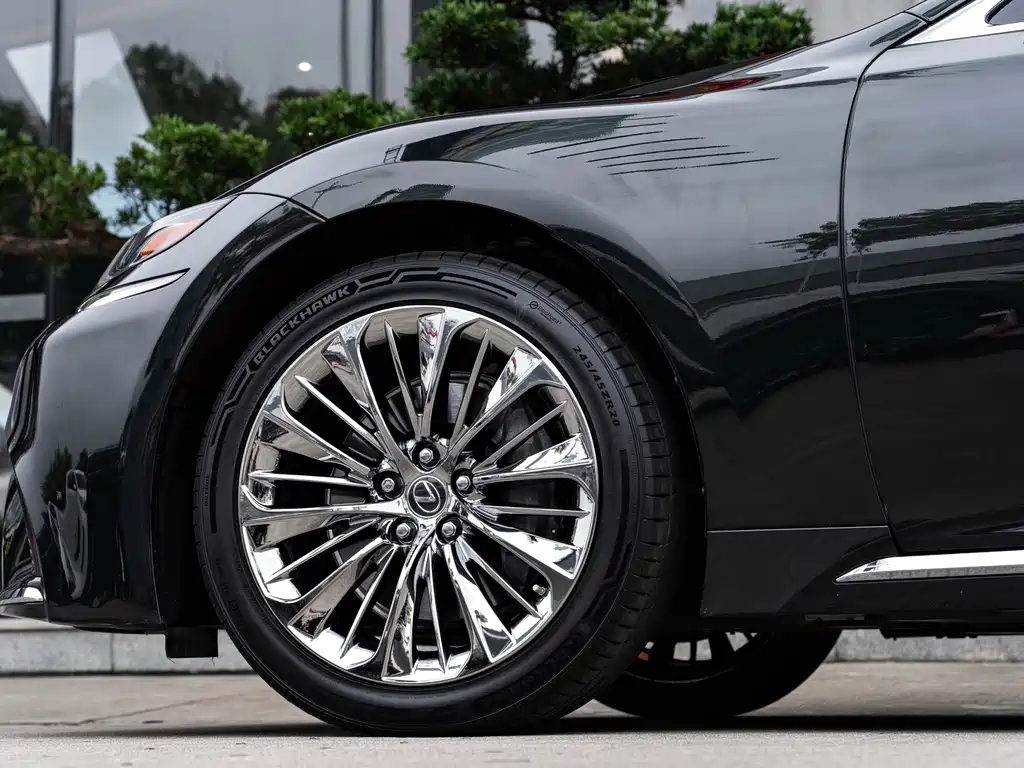 Lexus LS — миниатюра 8