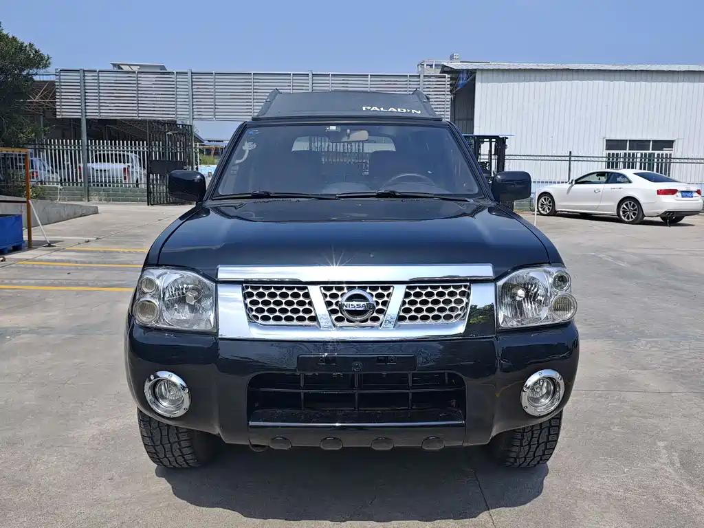 Nissan Paladin — миниатюра 2