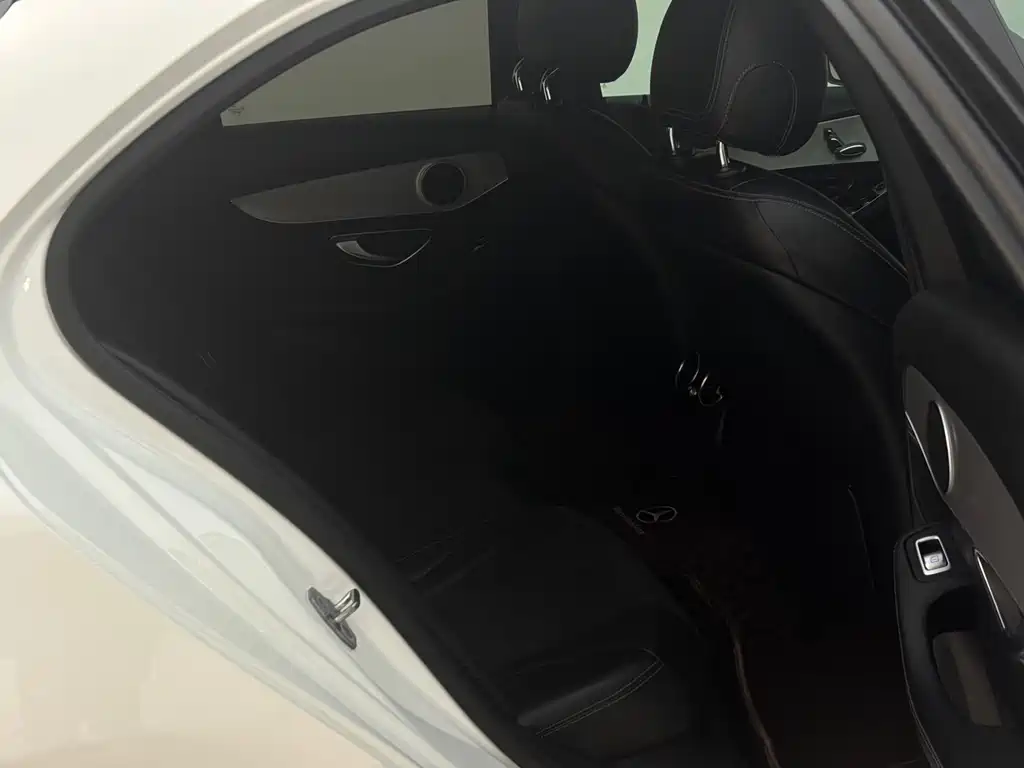 Mercedes-Benz C-Class — миниатюра 13