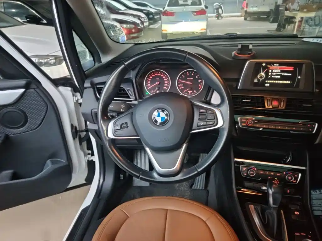 BMW 2 Series Active Tourer — миниатюра 11
