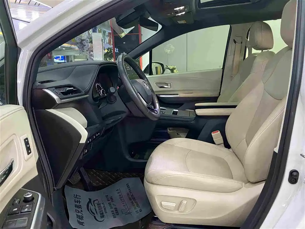 Toyota Granvia — миниатюра 6
