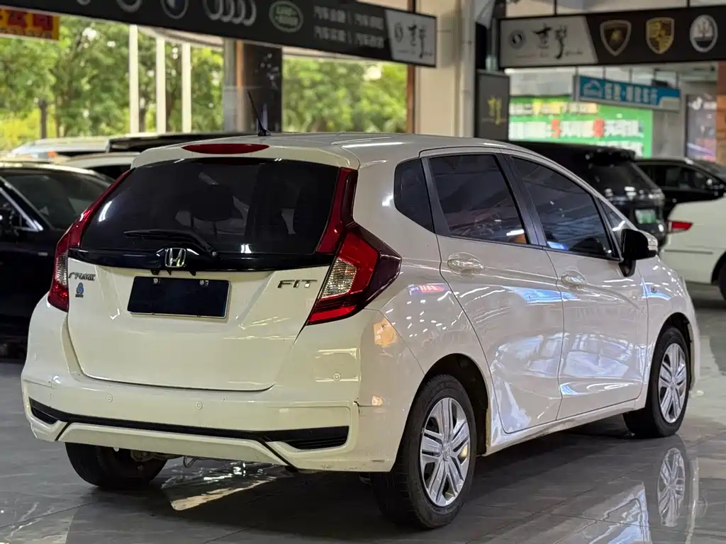 Honda Fit — миниатюра 9