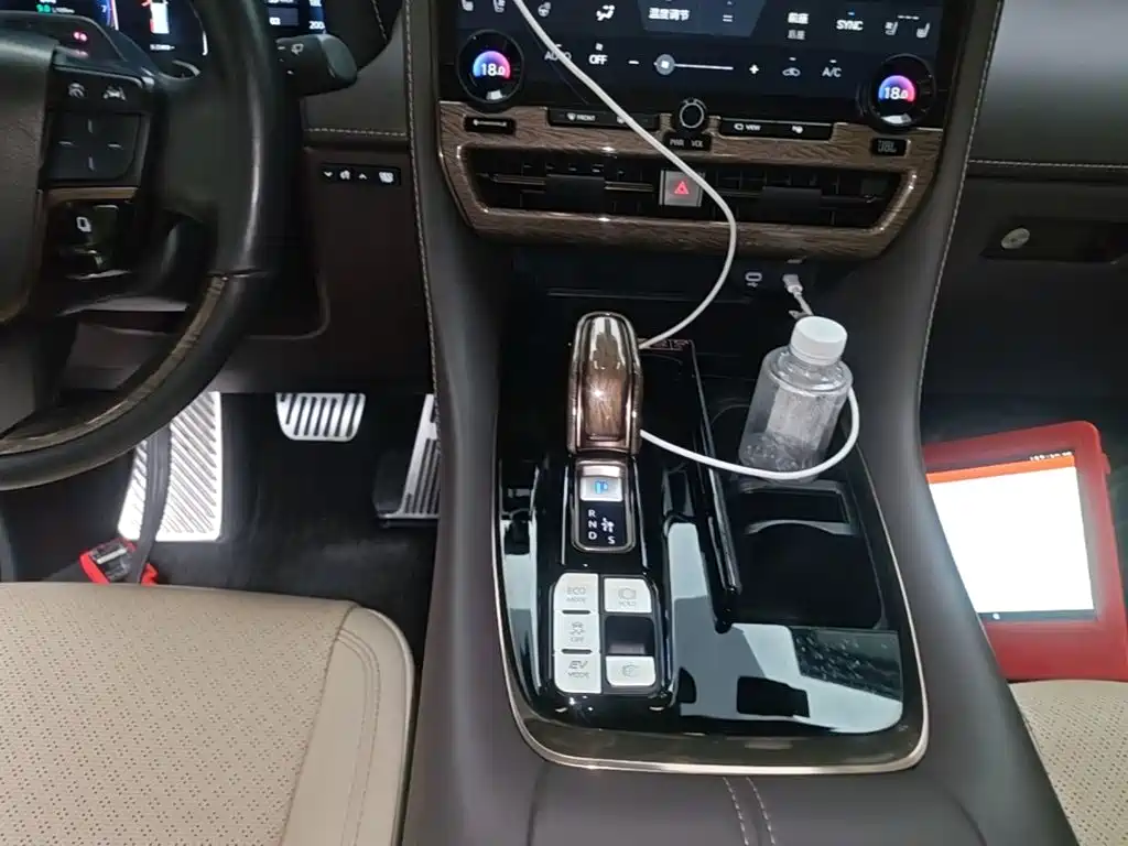 Toyota Alphard — миниатюра 14