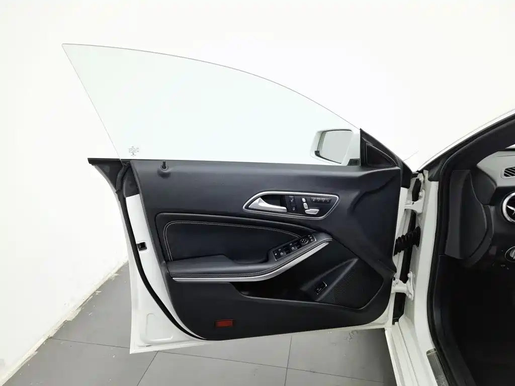 Mercedes-Benz CLA (Import) — миниатюра 8