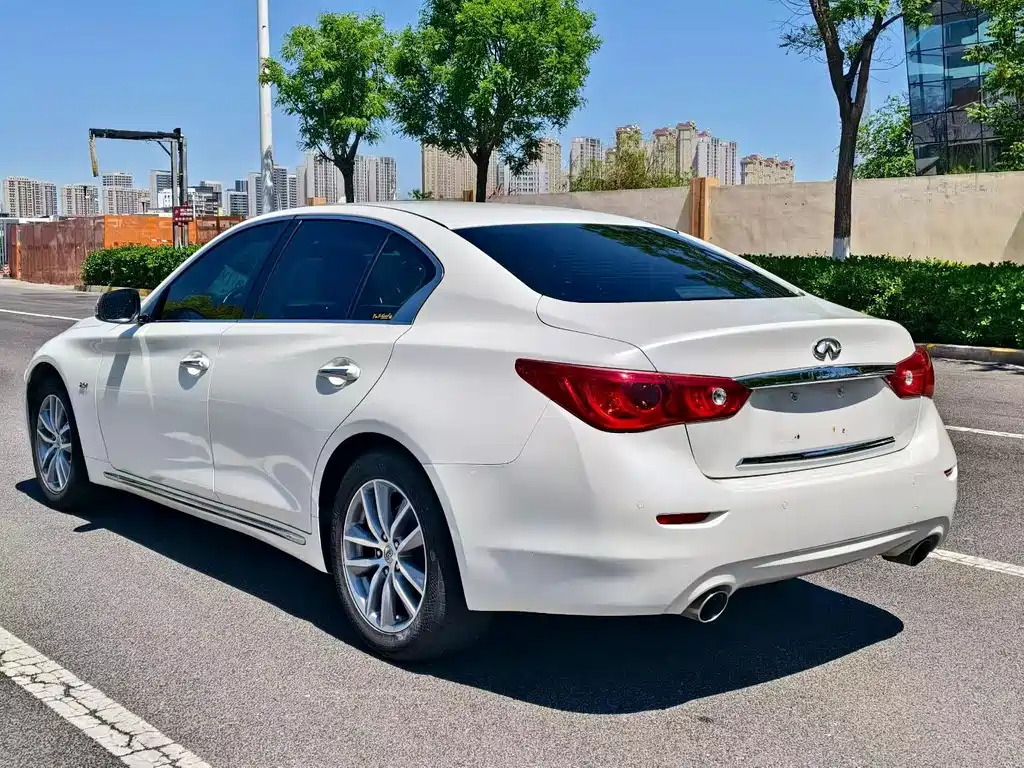 Infiniti Q50L 2016 2.0T Comfort