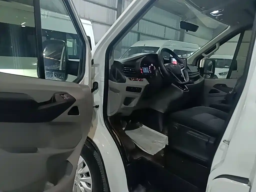 MAXUS V90 — миниатюра 16