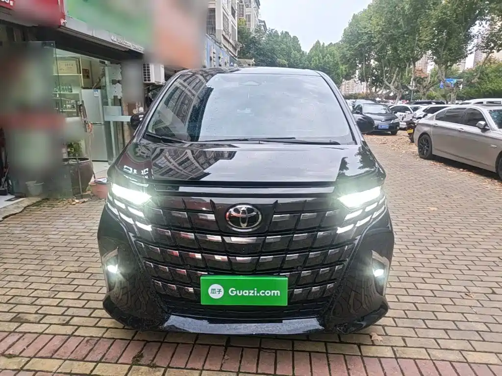 Toyota Alphard — миниатюра 3