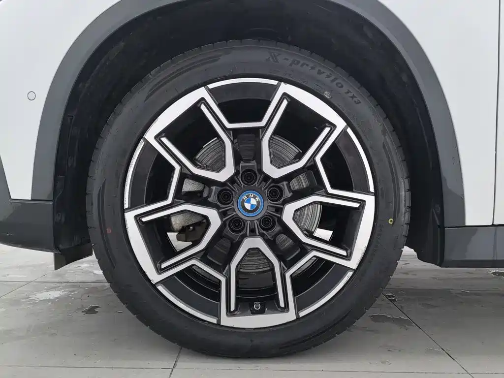 BMW iX1 — миниатюра 17