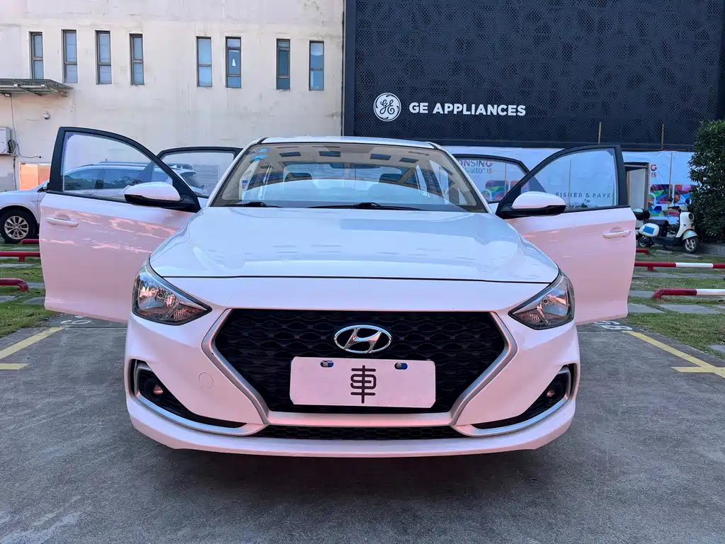 Hyundai Elantra — миниатюра 13