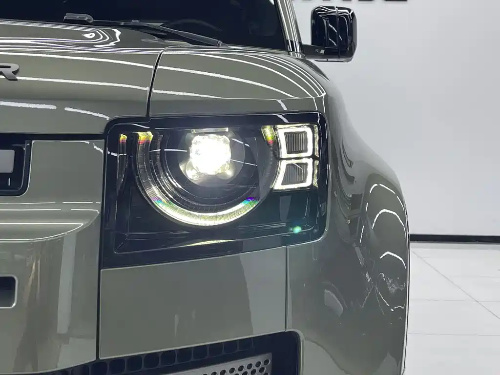 Land Rover Defender — миниатюра 24