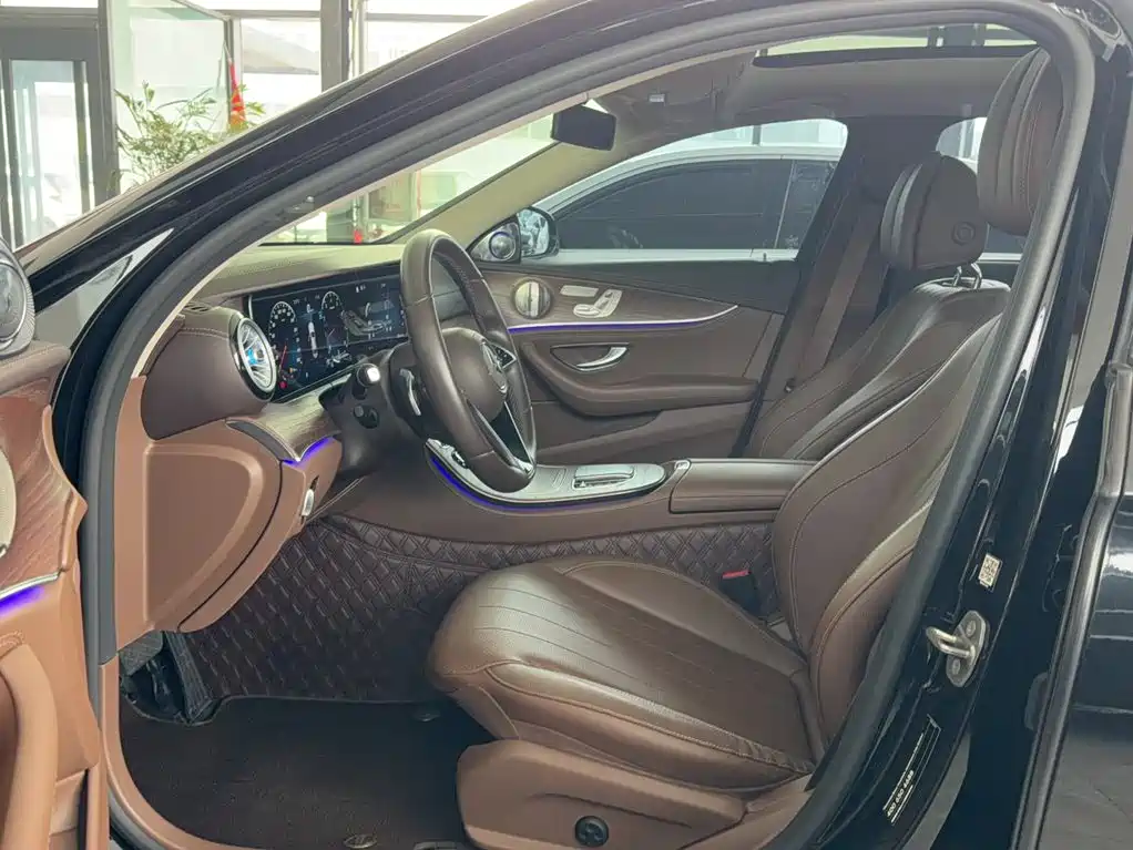 Mercedes-Benz E-Class — миниатюра 11