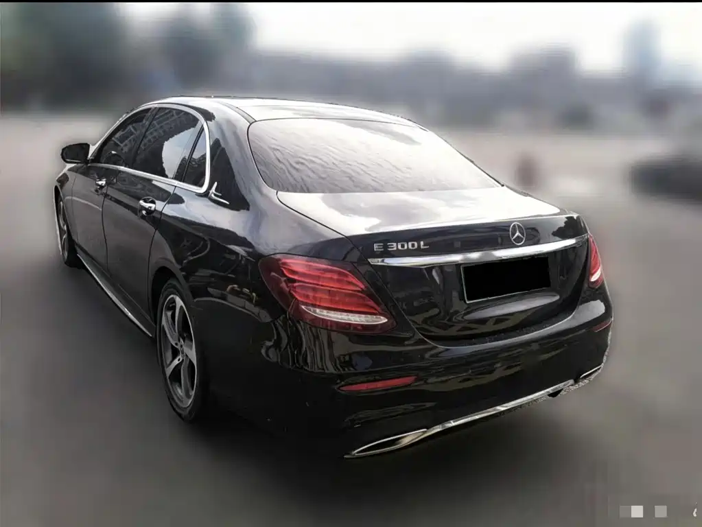 Mercedes-Benz E-Class — миниатюра 7