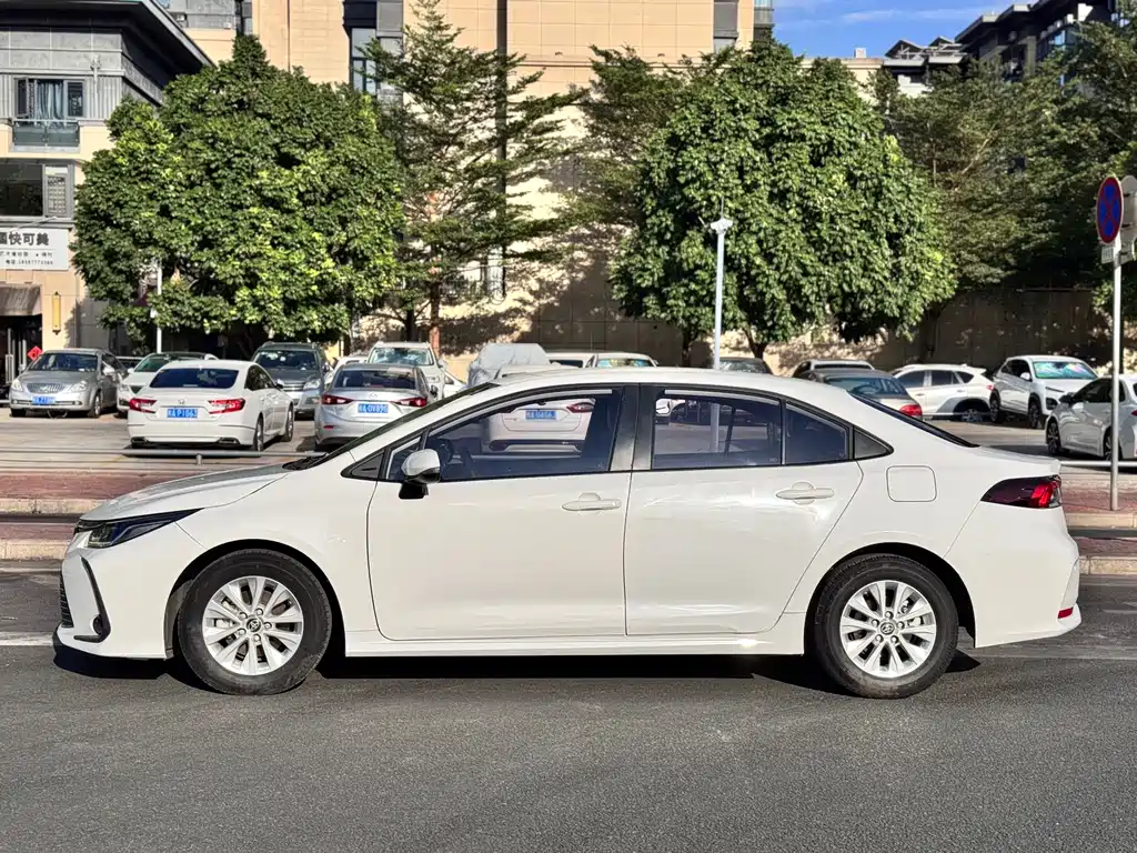 Toyota Corolla — миниатюра 4