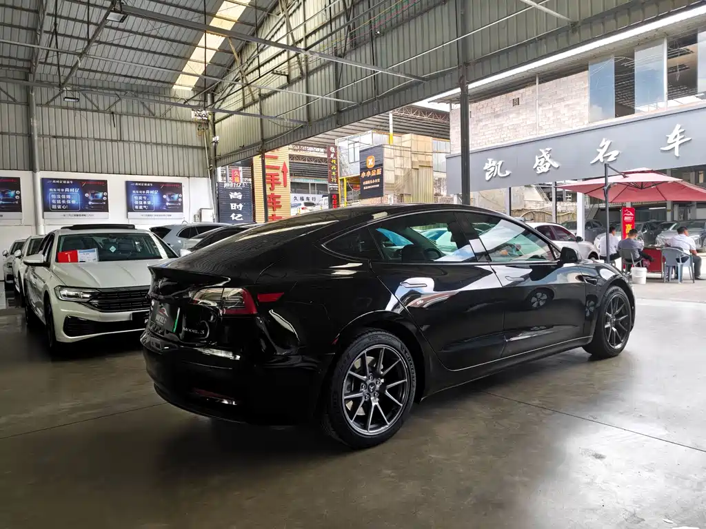 Tesla Model 3 — миниатюра 5