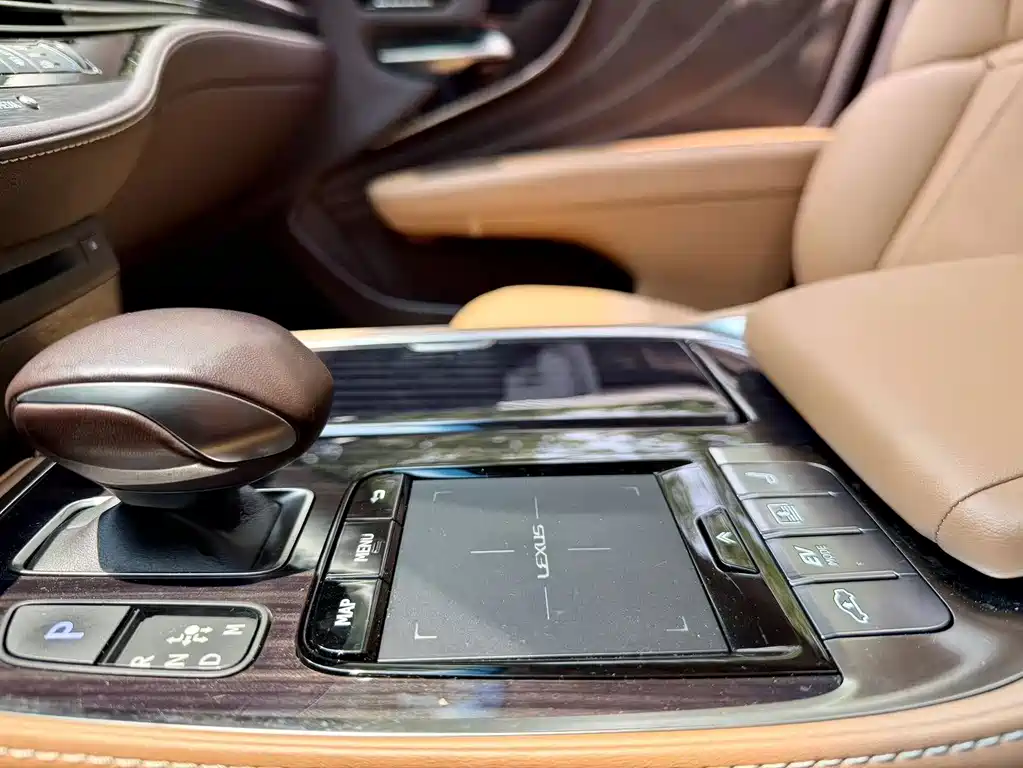 Lexus LS — миниатюра 16