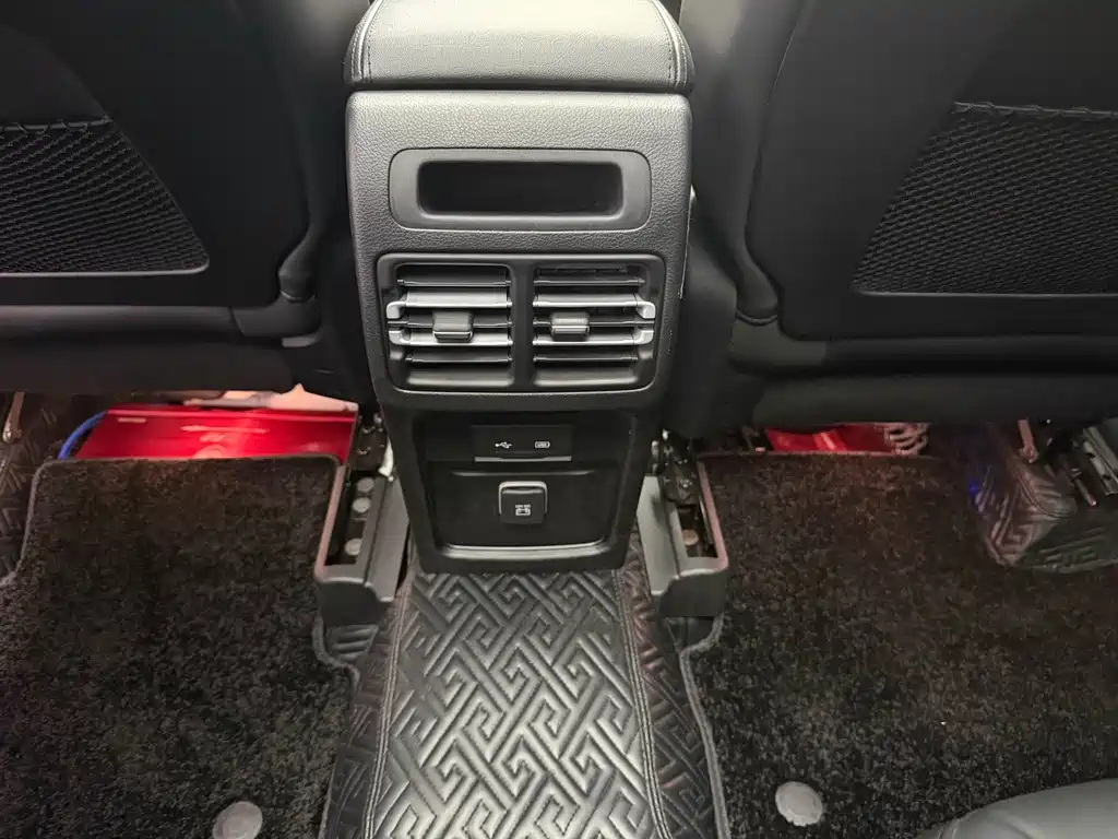Jeep Commander — миниатюра 8