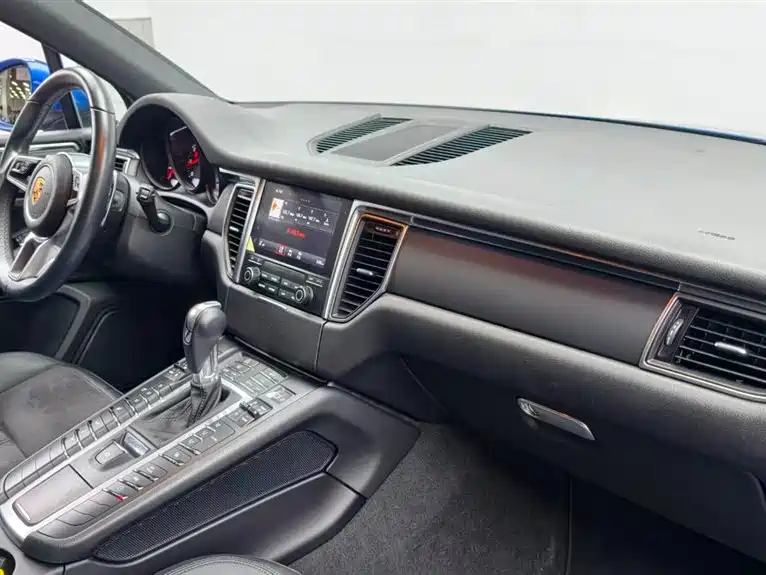 Porsche Macan — миниатюра 9