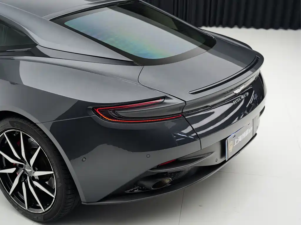 Aston Martin DB11 — миниатюра 8