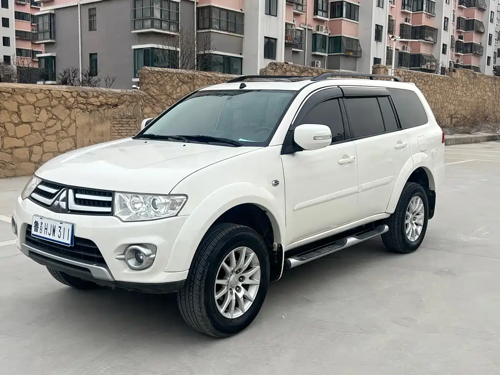 Mitsubishi Pajero Sport 2014