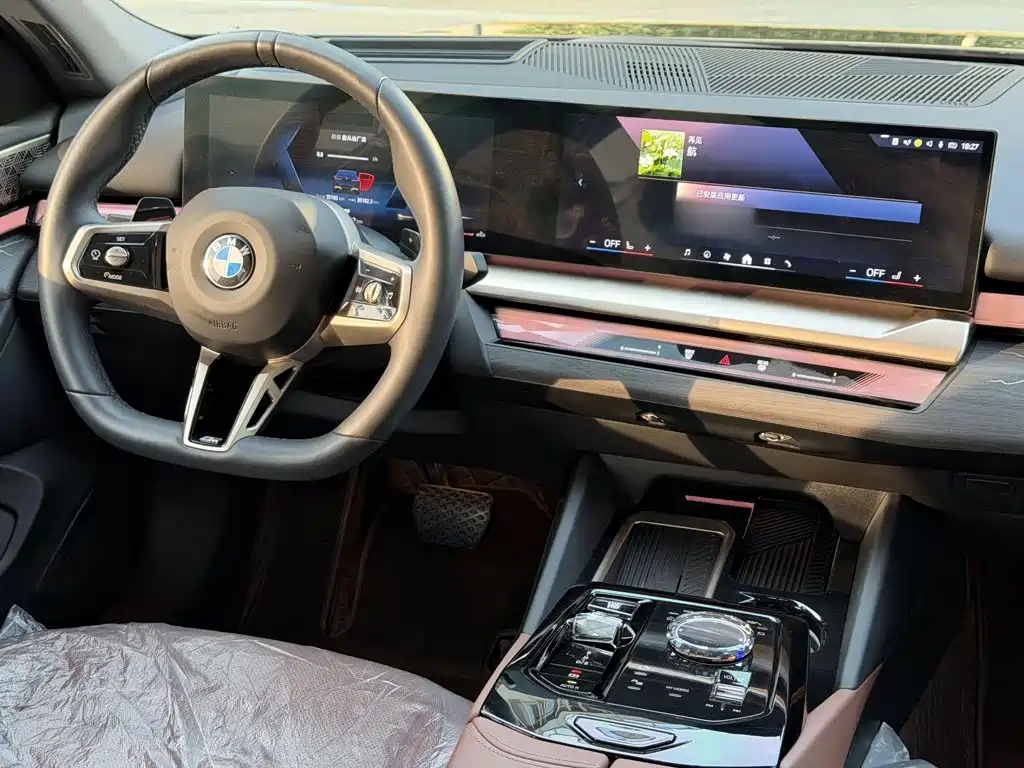 BMW 5 Series — миниатюра 11
