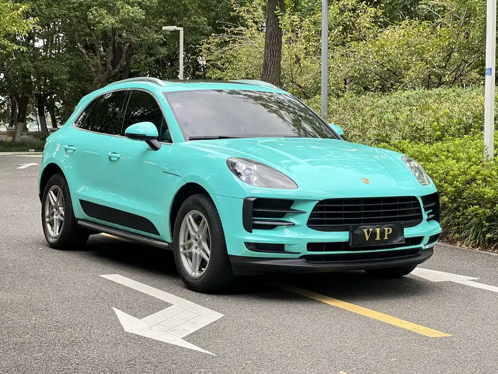 PORSCHE MACAN