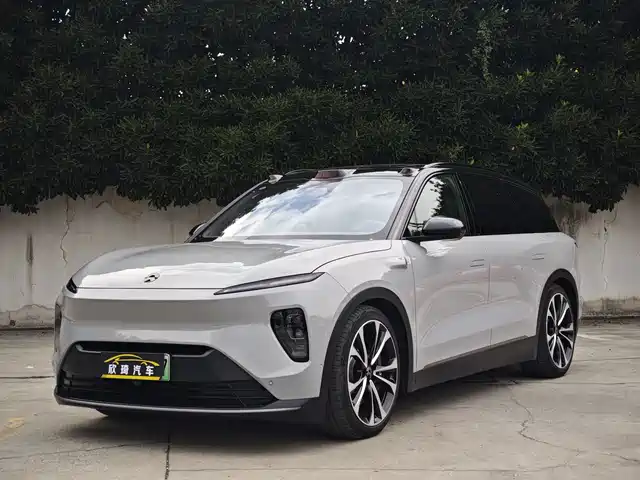 NIO ES8