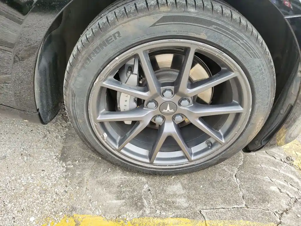 Tesla Model 3 — миниатюра 8
