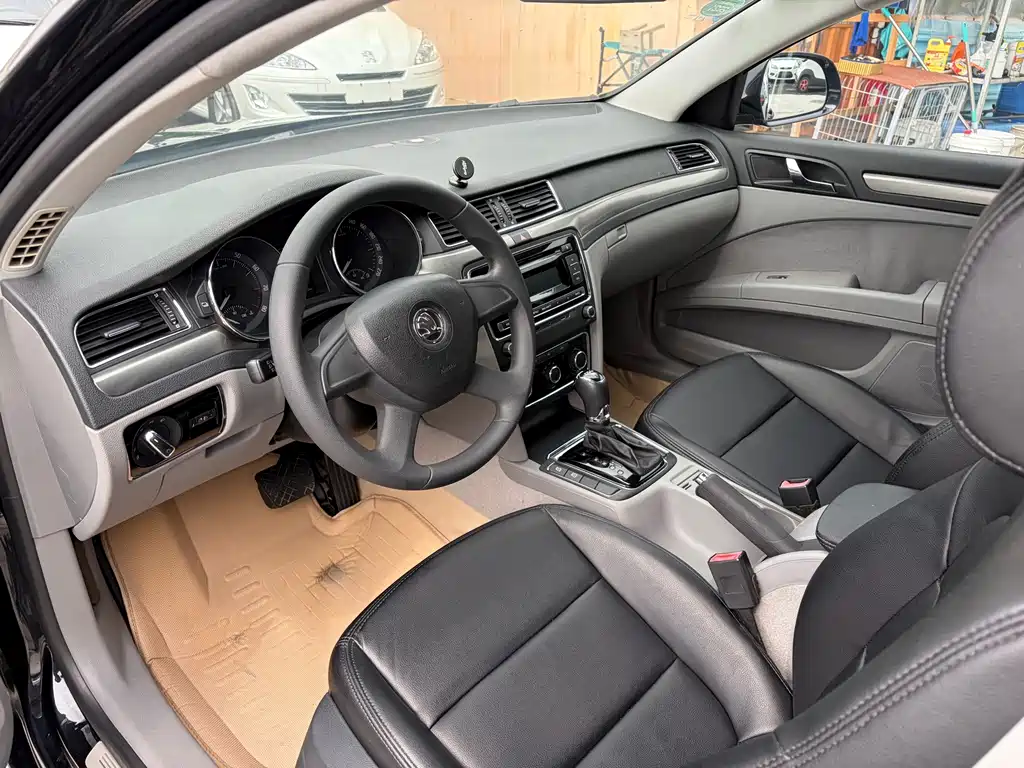 Skoda Superb — миниатюра 8