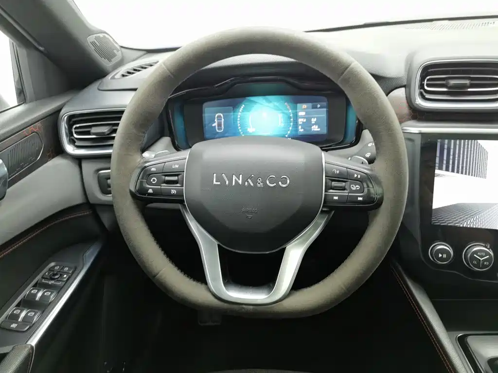 Lynk & Co 03 — миниатюра 11