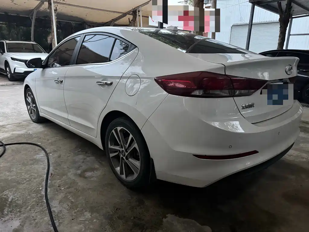 Hyundai Elantra — миниатюра 10