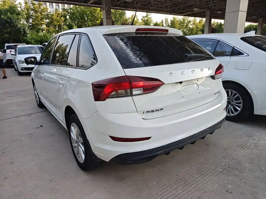 Skoda Rapid Spaceback — миниатюра 5