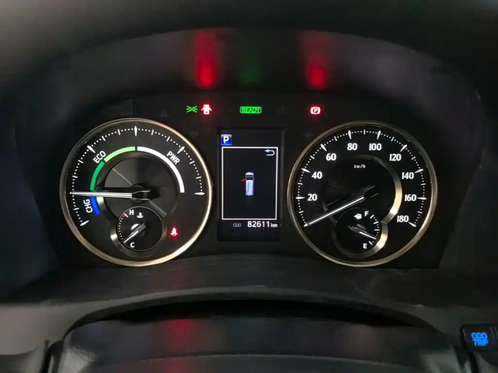 Toyota Alphard — миниатюра 12