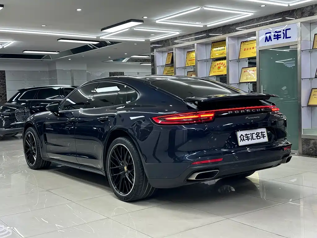PORSCHE PANAMERA