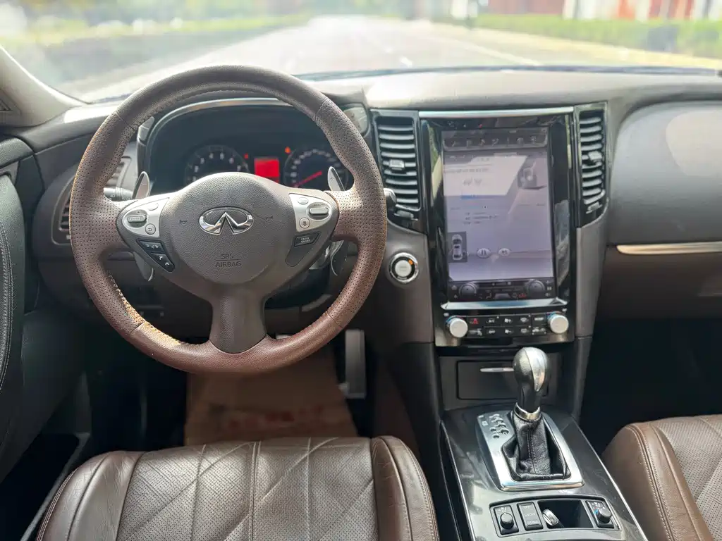 Infiniti FX — миниатюра 8