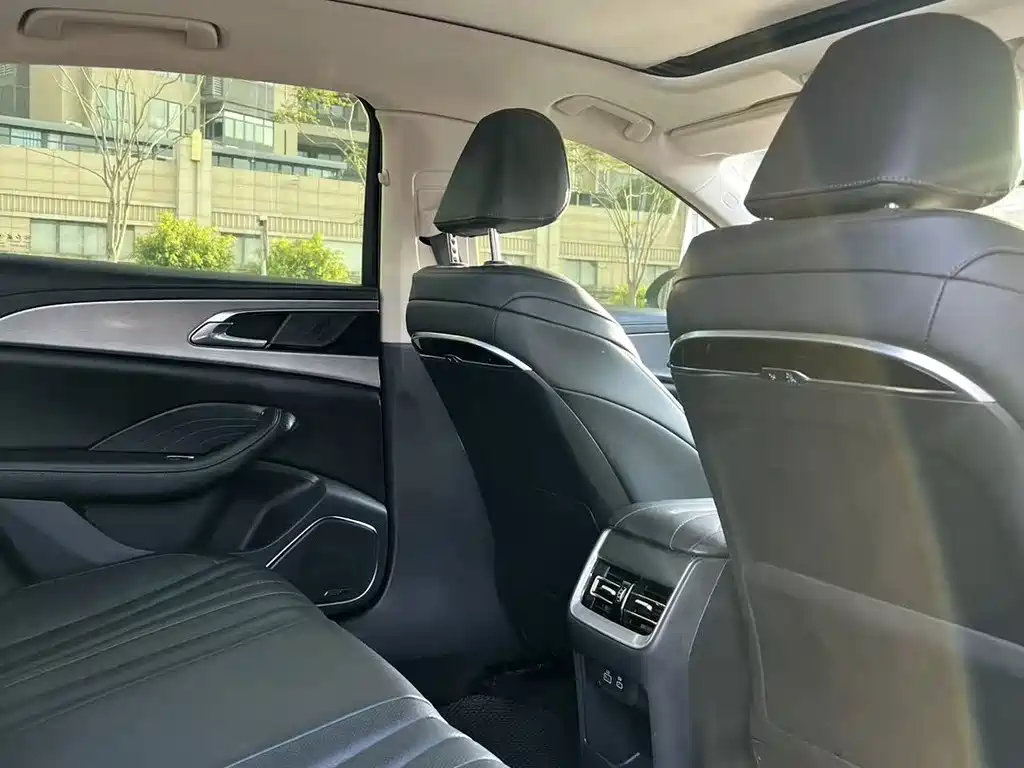 Hongqi Hongqi H5 — миниатюра 12