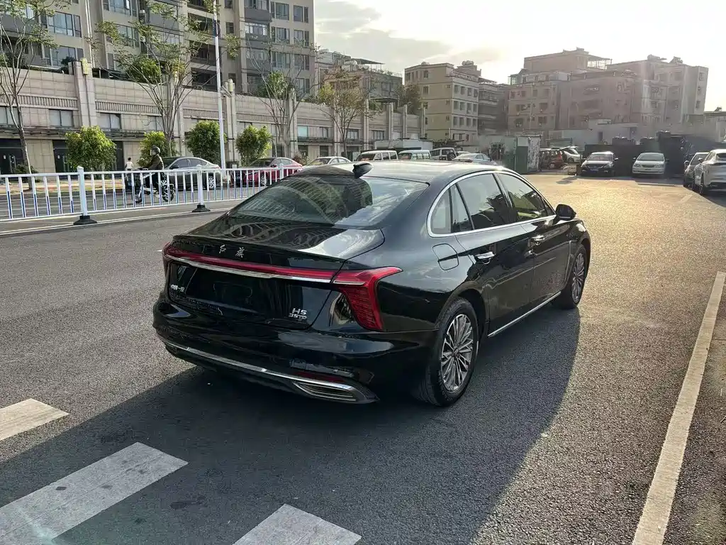 Hongqi Hongqi H5 — миниатюра 6