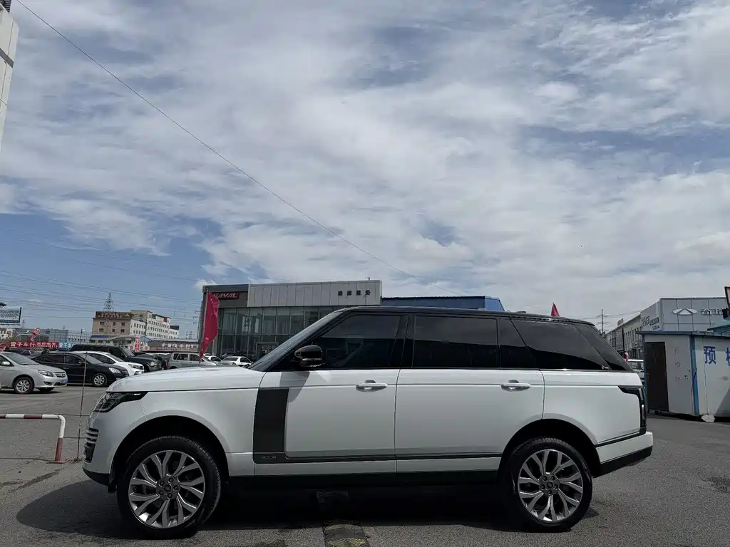 Land Rover Range Rover 2022 3.0 L6 400PS