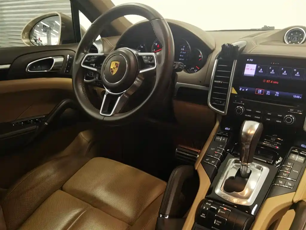 Porsche Cayenne — миниатюра 9