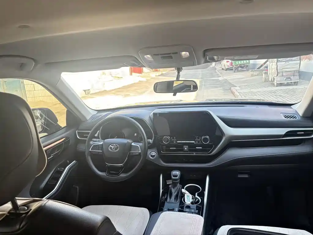 Toyota Highlander — миниатюра 7
