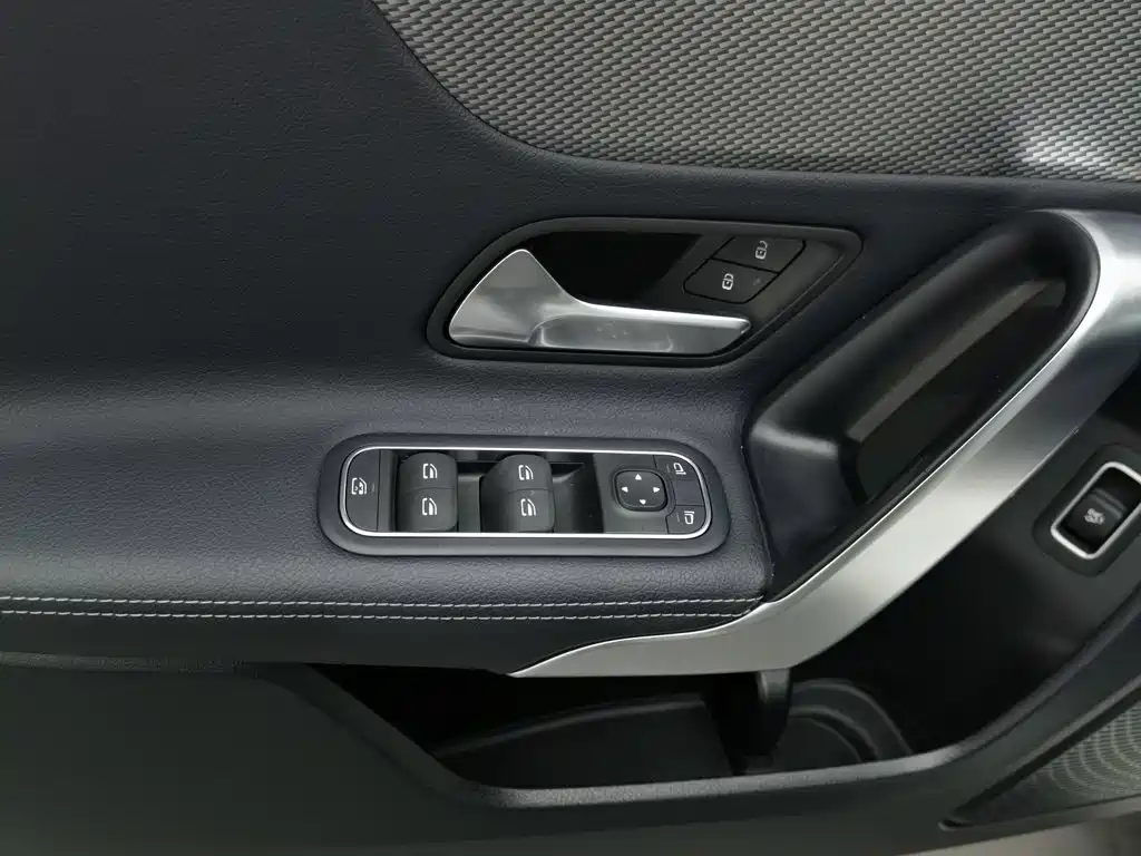 Mercedes-Benz A-Class — миниатюра 9