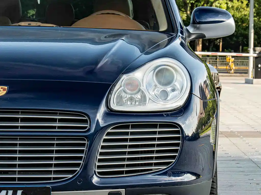 Porsche Cayenne — миниатюра 3