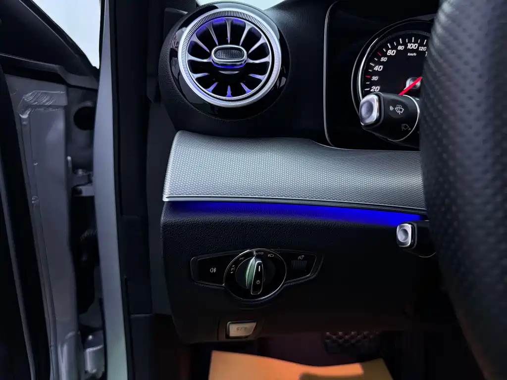 Mercedes-Benz E-Class — миниатюра 16